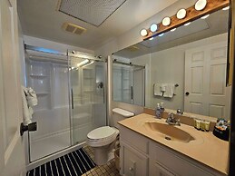 Kona Nalu Oceanfront Condo & More!