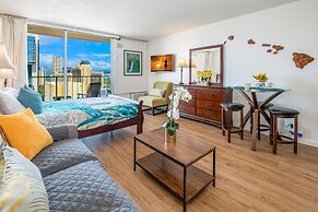 Marine Surf Waikiki w/ Beach Gear & Parking!