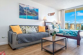Marine Surf Waikiki w/ Beach Gear & Parking!
