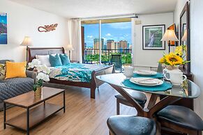 Marine Surf Waikiki w/ Beach Gear & Parking!