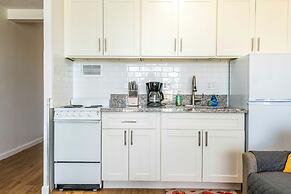 Marine Surf Waikiki w/ Beach Gear & Parking!