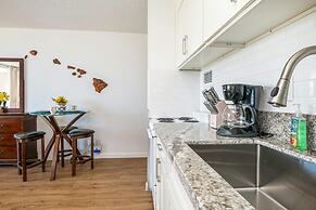 Marine Surf Waikiki w/ Beach Gear & Parking!