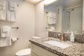 Marine Surf Waikiki w/ Beach Gear & Parking!