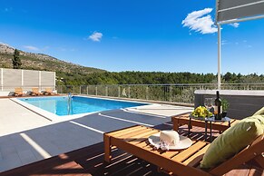 Luxury Villa Lovric Private Heated Pool