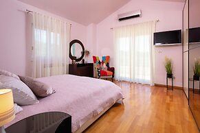 Luxury Villa Lovric Private Heated Pool