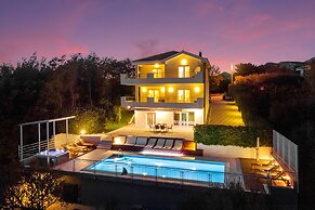 Luxury Villa Lovric Private Heated Pool