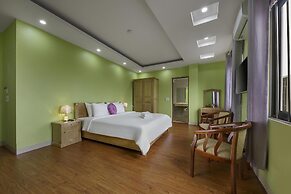 Golden Lotus Airport Hotel