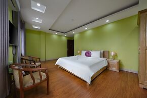 Golden Lotus Airport Hotel