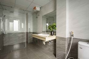 Golden Lotus Airport Hotel