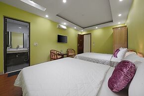 Golden Lotus Airport Hotel