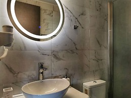 Sunrise Luxury Seaside Apartment