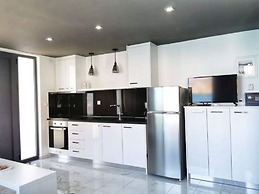 Sunrise Luxury Seaside Apartment