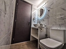 Sunrise Luxury Seaside Apartment