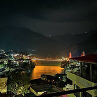 Skyard Hostel Rishikesh (Laxman Jhula)