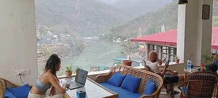 Skyard Hostel Rishikesh (Laxman Jhula)