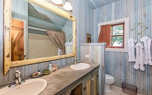 Ada's Whole House 3 Bedroom Apts by RedAwning