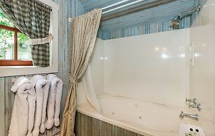 Ada's Whole House 3 Bedroom Apts by RedAwning