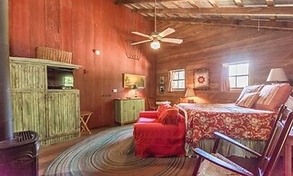 Ada's Whole House 3 Bedroom Apts by RedAwning