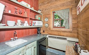 Ada's Whole House 3 Bedroom Apts by RedAwning