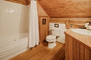 Ab Butler - Cumberland River 1 Bedroom Cabin by RedAwning