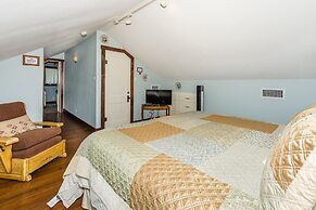 Mistletoe House 2 Bedroom Home by Redawning