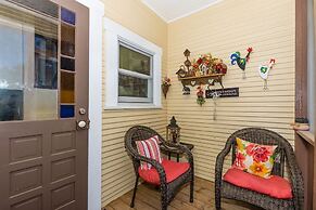 Mistletoe House 2 Bedroom Home by Redawning