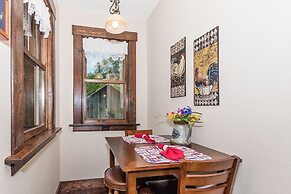 Mistletoe House 2 Bedroom Home by Redawning