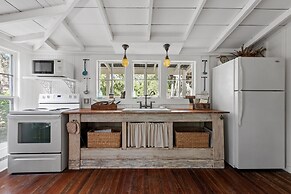 Annie's River 1 Bedroom Home by RedAwning