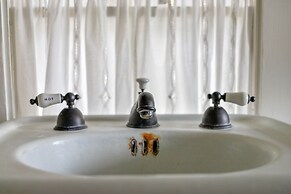 Annie's River 1 Bedroom Home by RedAwning