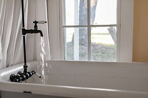 Annie's River 1 Bedroom Home by RedAwning