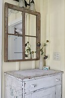 Annie's River 1 Bedroom Home by RedAwning