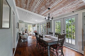 Annie's River 1 Bedroom Home by RedAwning