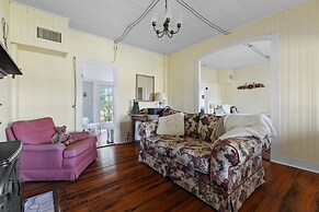 Annie's River 1 Bedroom Home by RedAwning