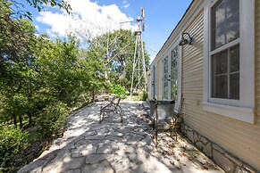 Annie's River 1 Bedroom Home by RedAwning