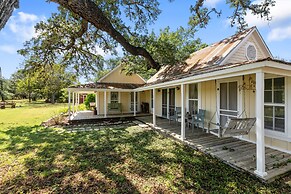 Annie's River 1 Bedroom Home by RedAwning