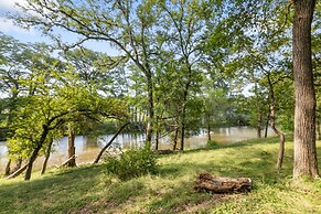 Annie's River 1 Bedroom Home by RedAwning