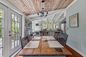 Annie's River 1 Bedroom Home by RedAwning