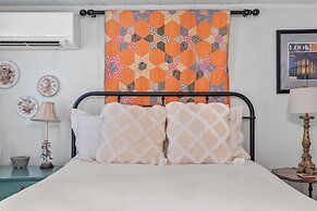 Serendipity 1 Bedroom Cottage by Redawning