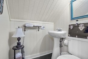 Serendipity 1 Bedroom Cottage by Redawning