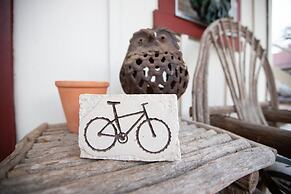 Serendipity 1 Bedroom Cottage by Redawning