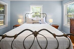 Das Mueller Guest Haus 3 Bedroom Home by RedAwning