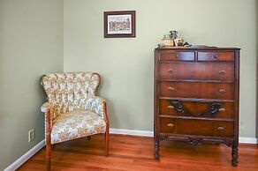 Das Mueller Guest Haus 3 Bedroom Home by RedAwning