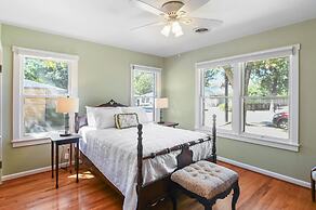 Das Mueller Guest Haus 3 Bedroom Home by RedAwning