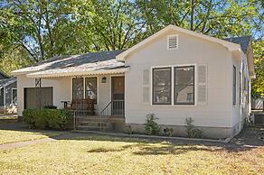 Das Mueller Guest Haus 3 Bedroom Home by RedAwning