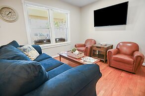 Das Mueller Guest Haus 3 Bedroom Home by RedAwning