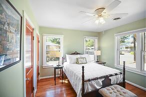 Das Mueller Guest Haus 3 Bedroom Home by RedAwning