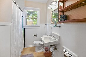 Das Mueller Guest Haus 3 Bedroom Home by RedAwning