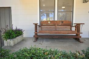 Das Mueller Guest Haus 3 Bedroom Home by RedAwning