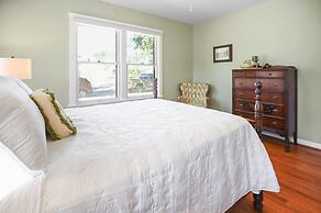 Das Mueller Guest Haus 3 Bedroom Home by RedAwning