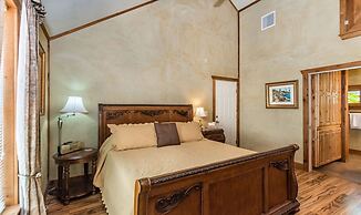 Appian Way - Oliva Studio Bedroom Cottage by RedAwning